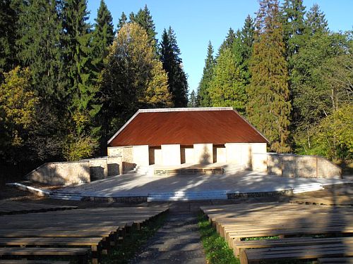 VANAGKALNI PARK UND MUSIKPAVILLON, BALDONE